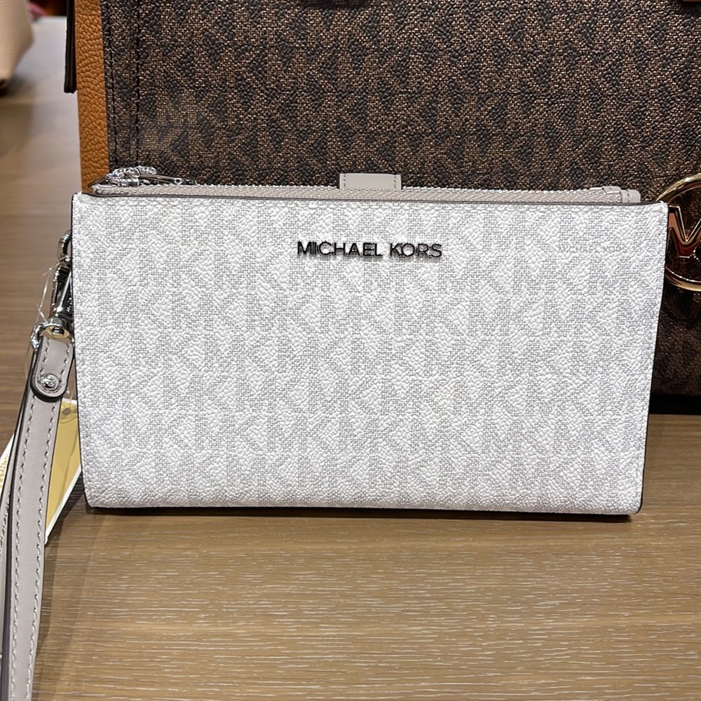MICHAEL KORS LARGE DOUBLE ZIP WRISTLET 
Bright White - Picture 14 of 16